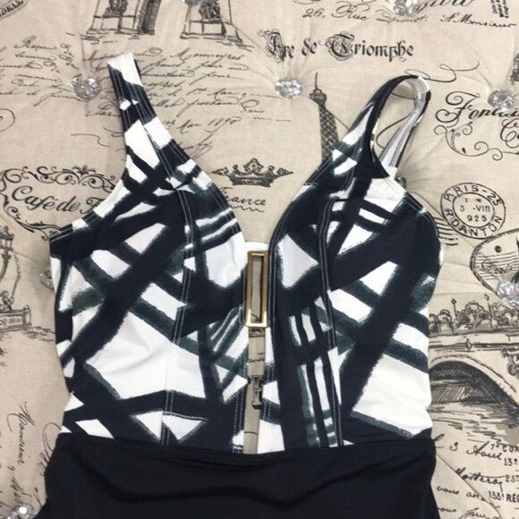 Amoressa Comet Ursa V-Neck One Piece Swimsuit - Picture 4 of 7